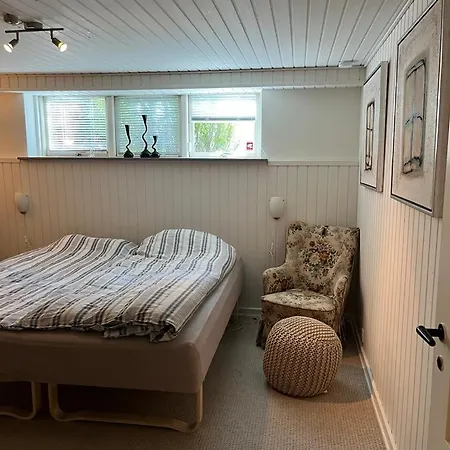 Privat overnatting Bynaert Kaeldervaerelse Taet Pa E45 *