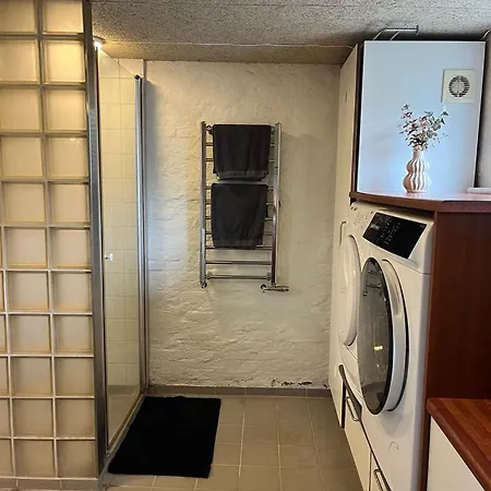 Bynært Kælderværelse Tæt På E45 Kolding