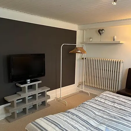 Bynært Kælderværelse Tæt På E45 *
