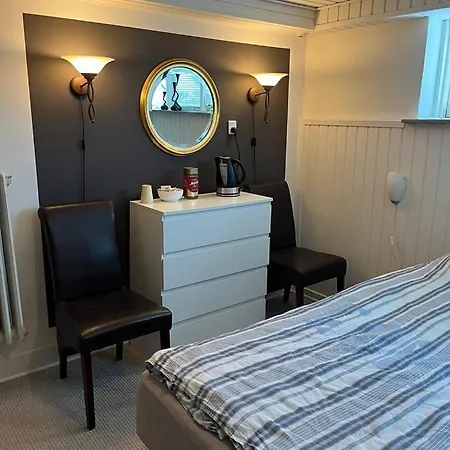 Privat overnatting Bynaert Kaeldervaerelse Taet Pa E45 *