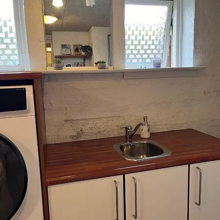 Privat overnatting Bynaert Kaeldervaerelse Taet Pa E45
