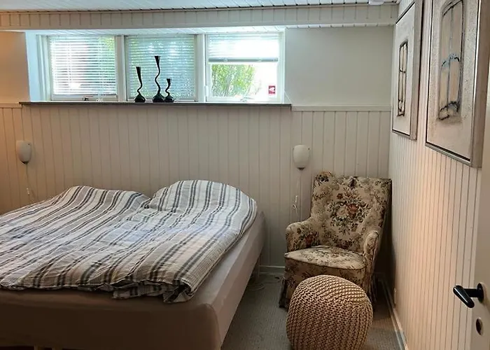 Homestay Bynaert Kaeldervaerelse Taet Pa E45 *