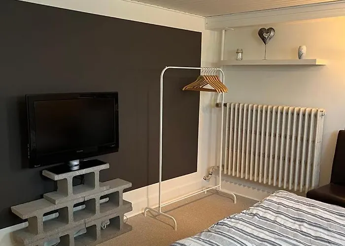 Bynært Kælderværelse Tæt På E45 *