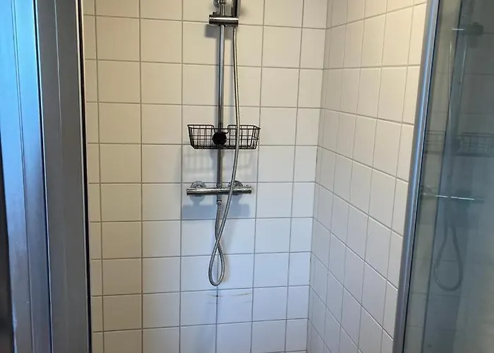 Bynaert Kaeldervaerelse Taet Pa E45 Homestay Kolding