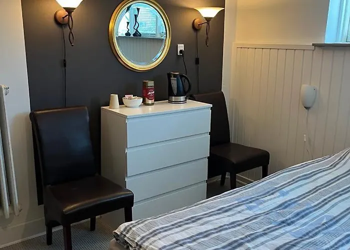 Homestay Bynaert Kaeldervaerelse Taet Pa E45 *