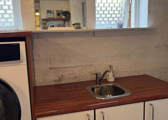 Homestay Bynaert Kaeldervaerelse Taet Pa E45